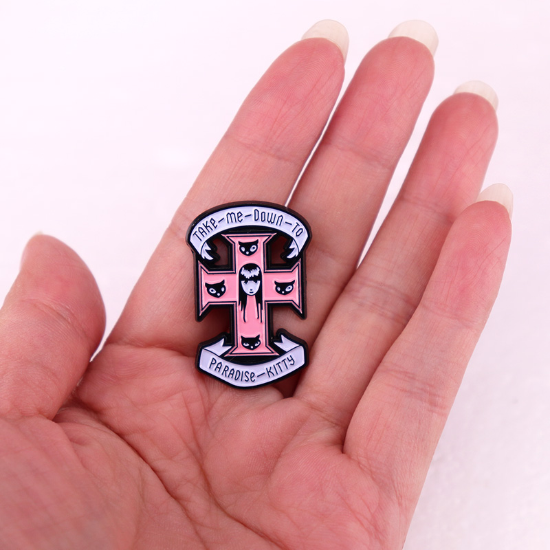 Pin de esmalte con insignia de - Paradise Jewelry & Watches Llc Miami Photos reseña y precio